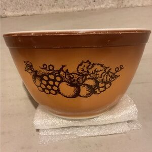 Pyrex Old Orchard Bowl #401 1.5 Pints Fruit Motif 1973-1977